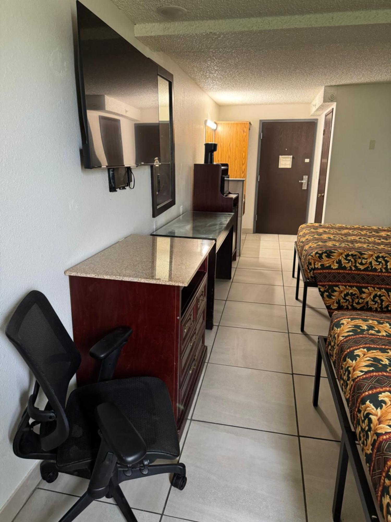 Nampa Inn & Suites Exterior photo
